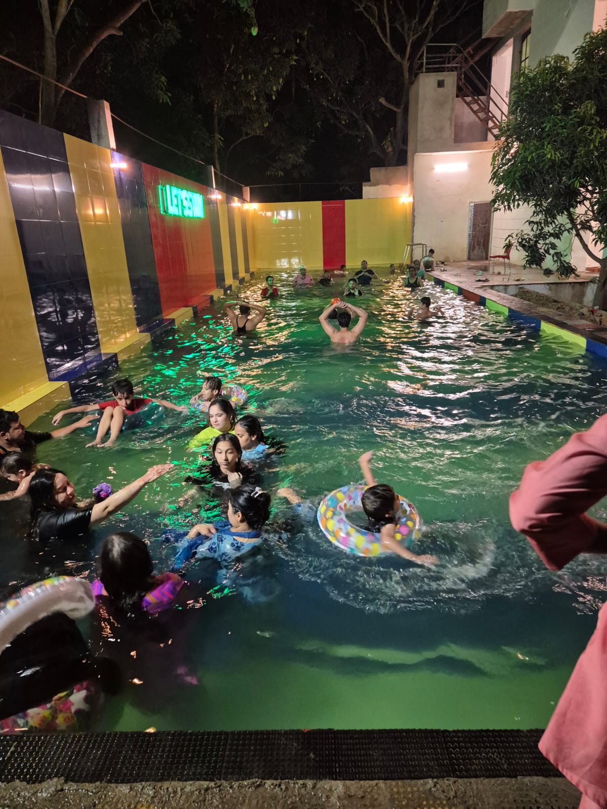 Pool lights